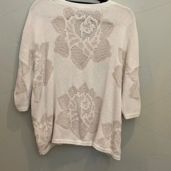 Cabi Lotus pullover #5828 small - Picture 2 of 6